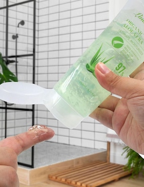 Crema para rostro y cuerpo recomendada para calmar y aliviar la piel día y noche Linahealth para todo tipo piel