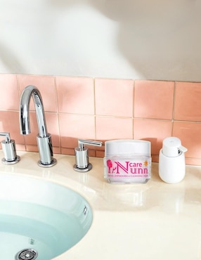 Set de crema facial recomendada para prevenir la aparición de manchas día y noche Nunn Care para piel mixta y grasa