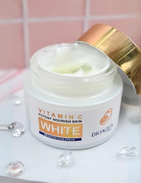 Crema facial recomendada para aclarar día y noche Bioaqua para todo tipo piel
