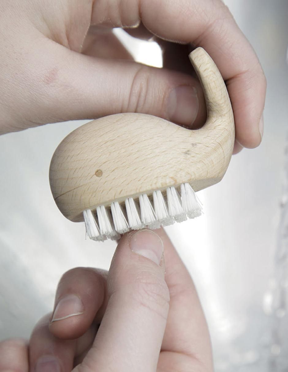 Cepillo para uñas de madera 3